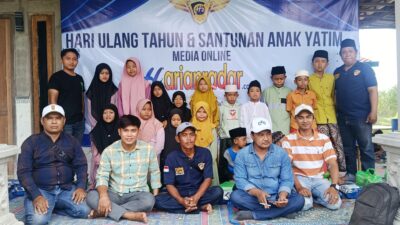 Media harianradar menggelar hari ulang tahun (HUT) ke-5 berbagi kebahagiaan bersama anak yatim di Tanah Merah, Bangkalan Madura, Jawa Timur.