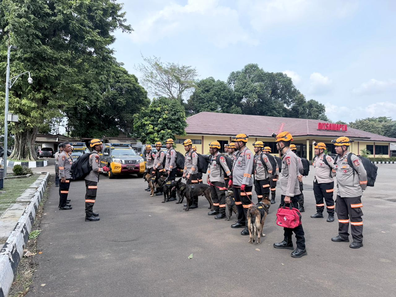 Polri melalui Detasemen K9 Unit SAR Direktorat Polisi Satwa Korps Sabhara Baharkam Polri melaksanakan apel kesiapan dalam rangka perbantuan bencana alam