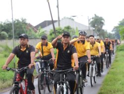 Keliling Kampung Bersepeda Kapolres Kediri Ajak Warga Jaga Lingkungan