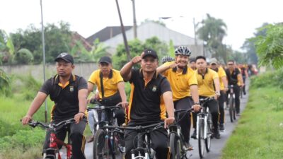 Sekali rengkuh dayung, dua tiga pulau terlampaui. Begitulah yang dilakukan oleh Kapolres Kediri, AKBP Bramastyo Priaji bersama ratusan personel Polres Kediri Polda Jatim