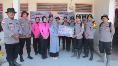 Taruna dan Taruni Akpol menyalurkan bantuan renovasi kepada TK Kemala Bhayangkari 12 Cabang Aceh Tamiang yang terdampak banjir bandang.