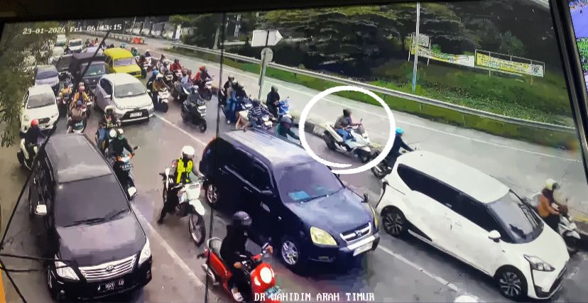 Satreskrim Polres Gresik Polda Jatim dalam mengungkap kasus tindak pidana pencabulan yang menimpa seorang siswi di wilayah Kebomas, Kabupaten Gresik.