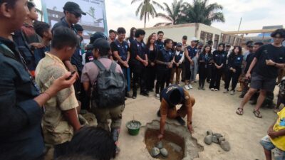 Bupati Aceh Tamiang, Irjen Pol. (Purn) Drs. Armia Pahmi MH bersama Ferry Irwandi Choki Pardede Yayasan Cakra Abhipraya Renponsif Malaka Project