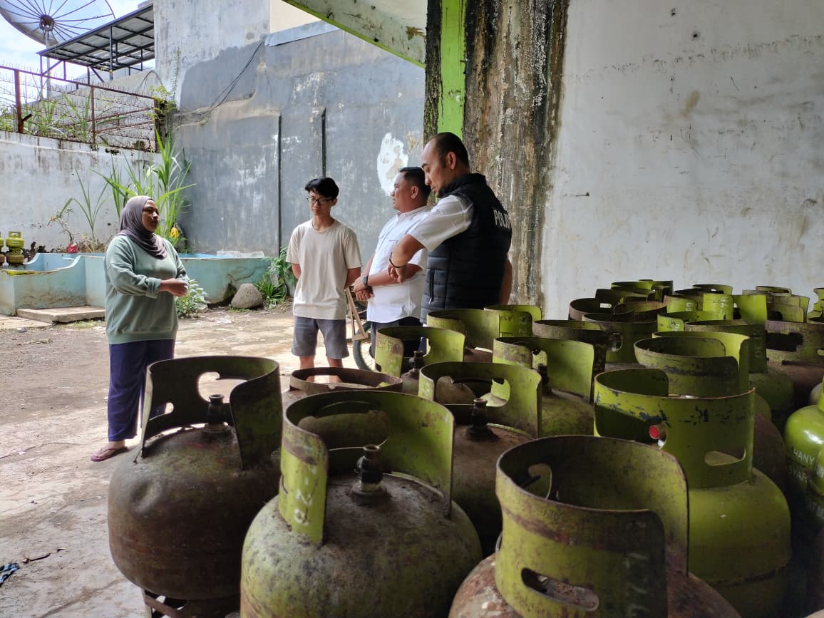 Polres Bondowoso, Polda Jatim menerjunkan personel Satreskrim mendatangi lokasi pangkalan serta agen gas melon (LPG 3kg)