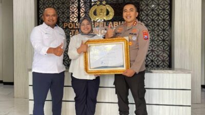 Kapolres Pelabuhan Tanjung Perak, AKBP Wahyu Hidayat Terima Penghargaan dari Pelindo