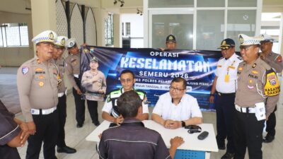 Satlantas Polres Pelabuhan Tanjung Perak bersama Dinas Perhubungan menggelar inspeksi keselamatan atau Ramp Check kendaraan bus pariwisata dan angkutan umum di Terminal Bus Ampel.