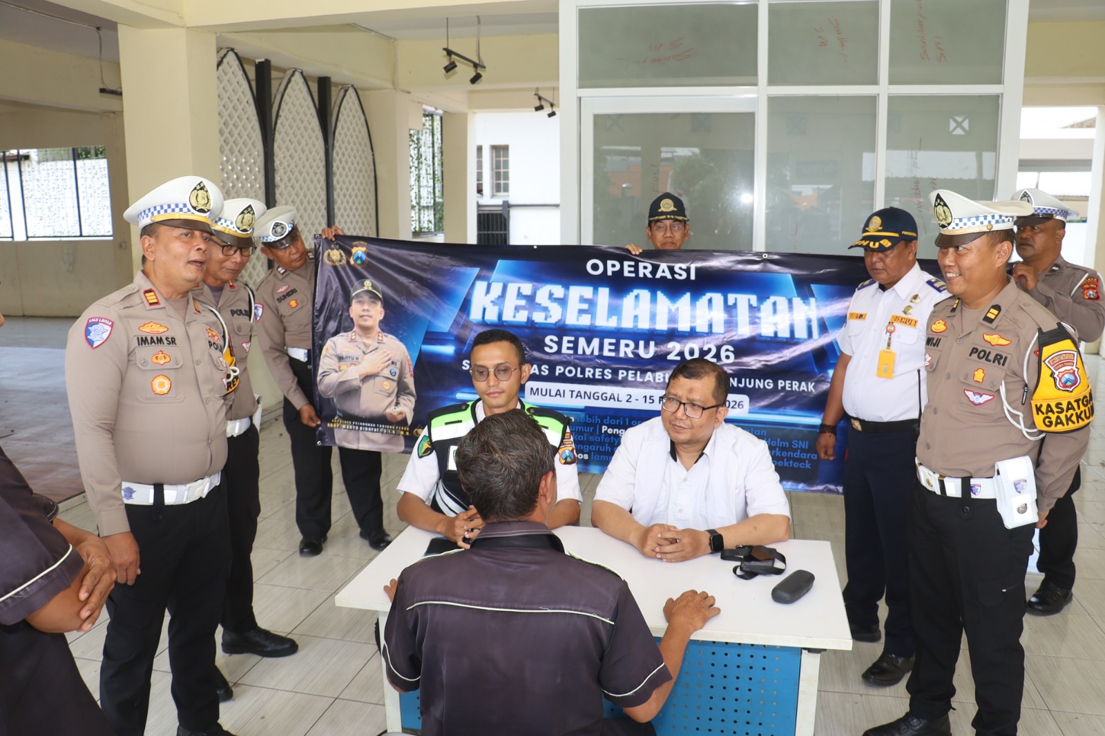 Satlantas Polres Pelabuhan Tanjung Perak bersama Dinas Perhubungan menggelar inspeksi keselamatan atau Ramp Check kendaraan bus pariwisata dan angkutan umum di Terminal Bus Ampel.
