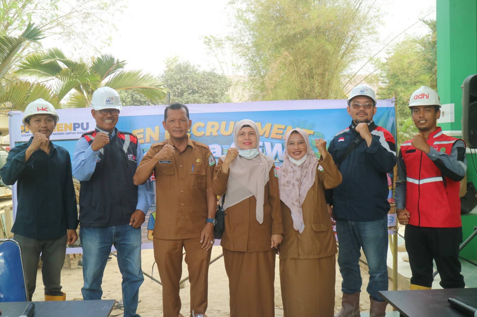 Mewakili Bupati Aceh Tamiang Staf Ahli Setdakab Aceh Tamiang Yunus SP secara resmi membuka Acara Open Rekrutmen Tenaga Cash for Work (CFW) Aceh Tamiang