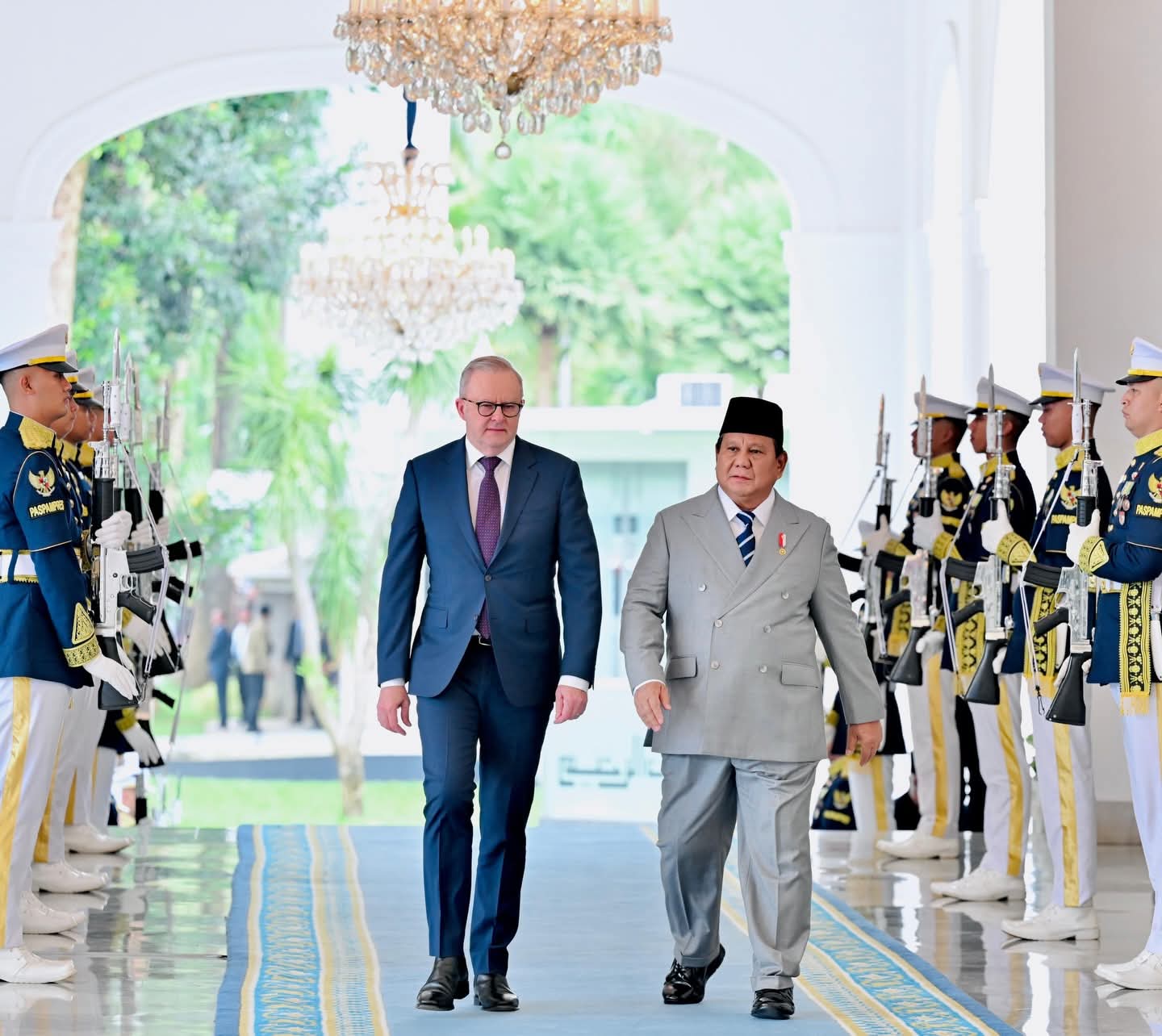 Presiden Prabowo Subianto menyambut Perdana Menteri Australia Anthony Albanese dalam kunjungan kerja di Istana Merdeka