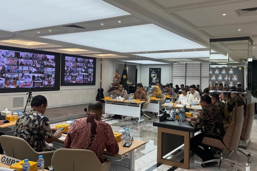Polri menggelar rapat koordinasi bersama Kementan, Perum Bulog, BPK, Asosiasi Pabrik Pakan Ternak dan Himpunan Bank Milik Negara (Himbara).