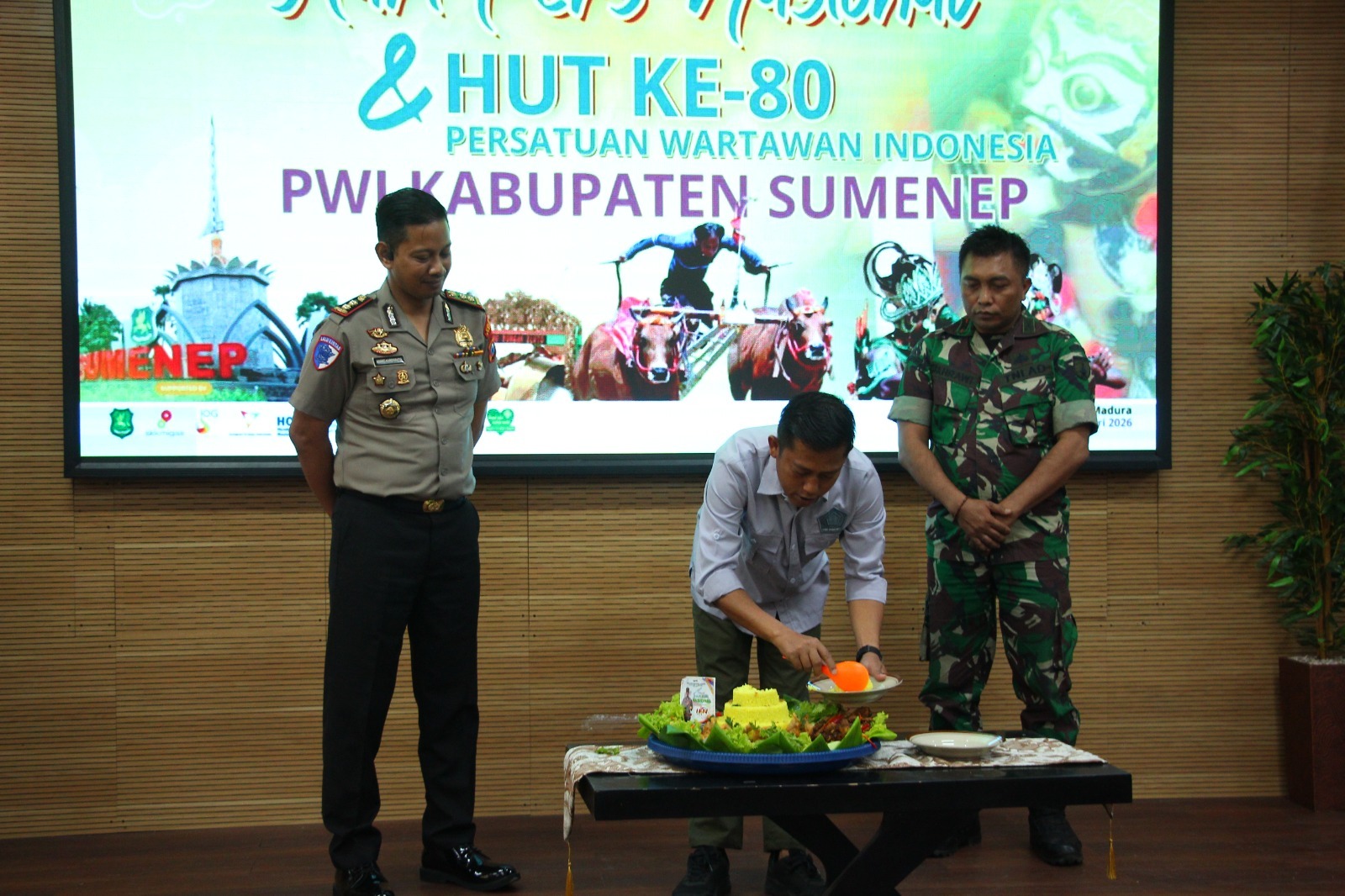 Kapolres Sumenep, AKBP Anang Hardiyanto,S.I.K menghadiri kegiatan Persatuan Wartawan Indonesia (PWI) Kabupaten Sumenep dalam rangka Resepsi Hari Pers Nasional (HPN) 2026