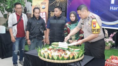 Kapolres Bondowoso AKBP Dr. Aryo Dwi Wibowo yang hadir didampingi Wakapolres Bondowoso Kompol I Gede Suartika serta jajaran pejabat utama Polres Bondowoso Peringati HPN 2026