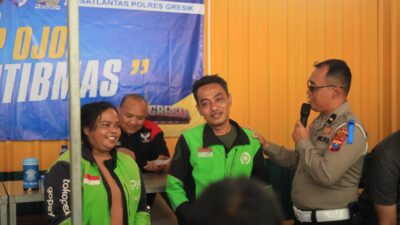 Satuan Lalu Lintas (Satlantas) Polres Gresik Polda Jatim menggelar inovasi pendekatan humanis bertajuk “Polantas Menyapa” melalui program Ojol Kamtibmas, yang merupakan bagian dari Operasi Keselamatan Semeru 2026.