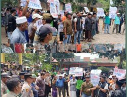 Gerakan Rakyat Peduli Pesanggrahan (GRPP) Gelar Audensi Lengserkan Kades Pesanggrahan