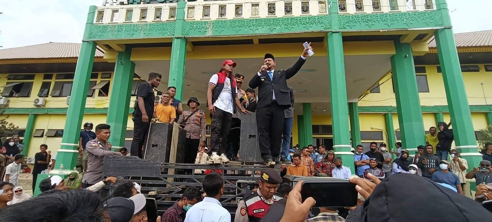 Bupati Aceh Tamiang, Irjen Pol. (Purn) Drs. Armia Pahmi MH