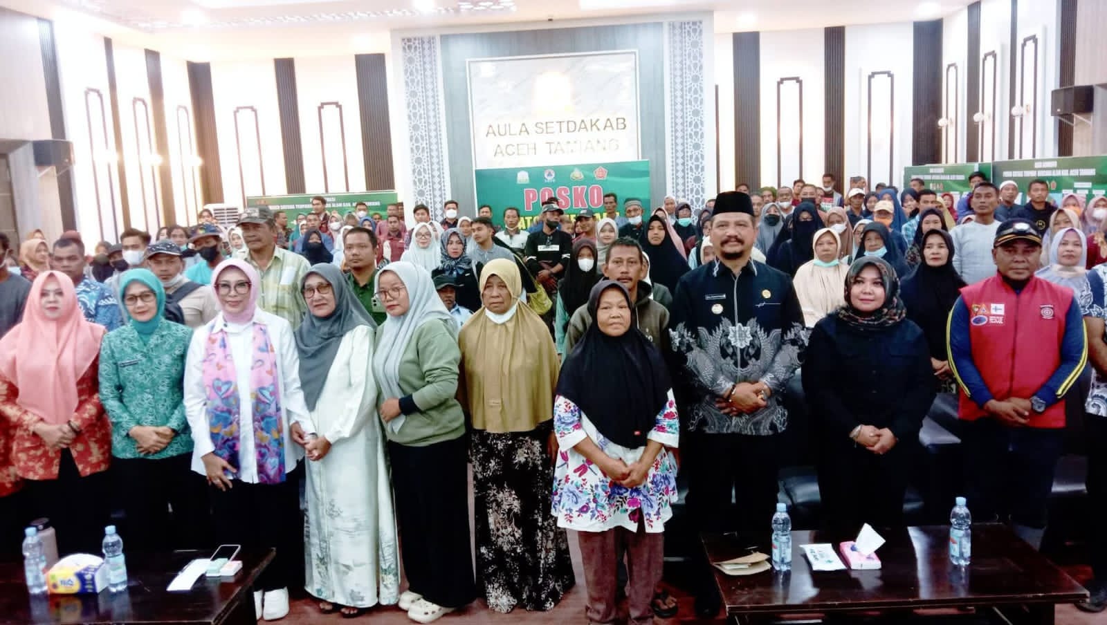 Fatma Saifullah Yusuf perwakilan Solidaritas Perempuan untuk Indonesia Kabinet Merah Putih (Seruni) yang didampingi oleh Bupati Aceh Tamiang Irjen Pol (Purn) Drs. Armia Pahmi MH
