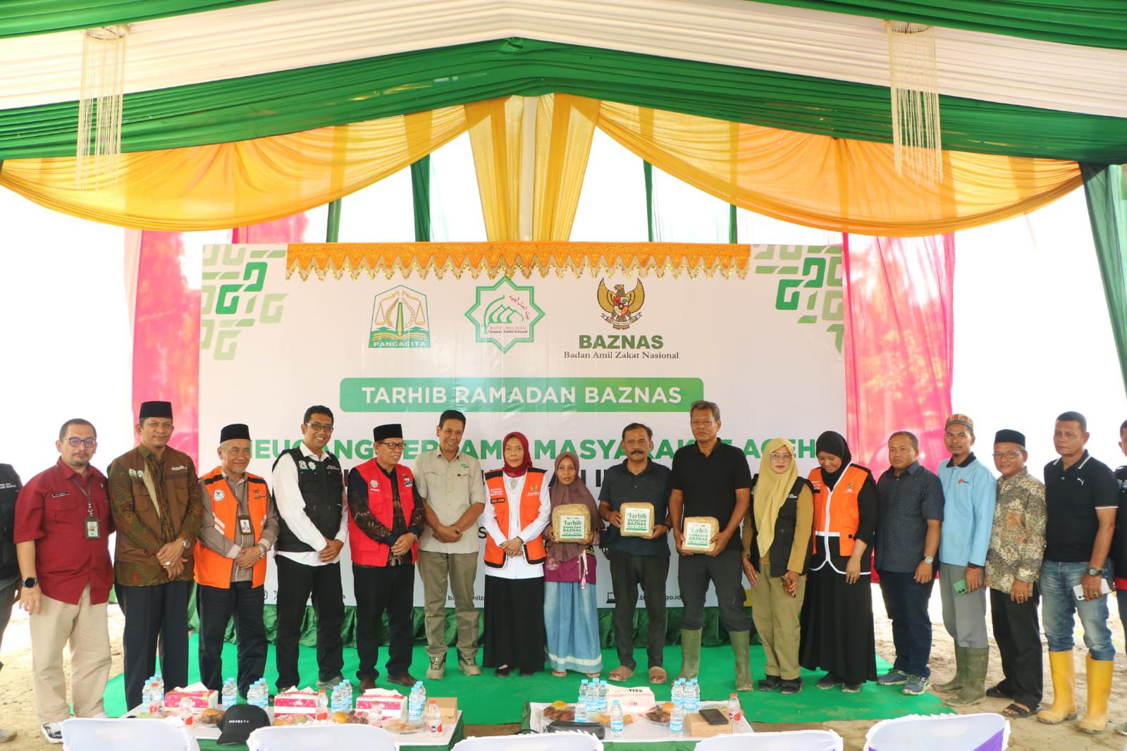 Badan Amil Zakat Nasional (BAZNAS) RI menyalurkan bantuan 22 ekor sapi.