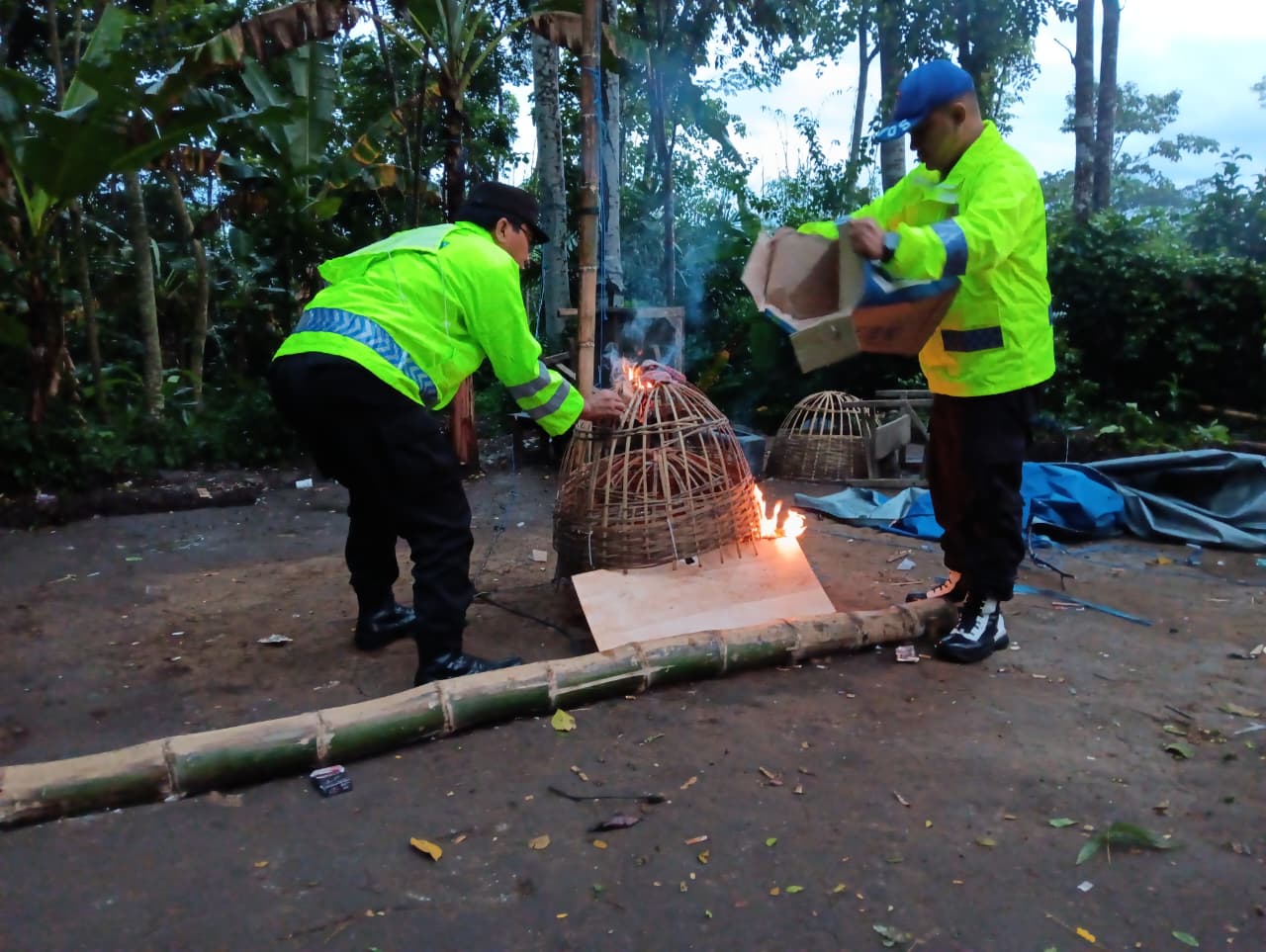Polsek Sumberpucung membongkar lokasi yang diduga kerap digunakan sebagai arena judi sabung ayam di Dusun Kuncoro