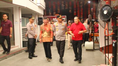 Kapolda Jawa Timur Irjen Pol Nanang Avianto dengan mengunjungi Klenteng Eng An Kiong
