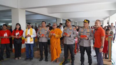 Kapolda Jawa Timur Irjen Pol Drs. Nanang Avianto, M.Si didampingi para Pejabat Utama Polda Jatim dan Kapolrestabes Surabaya Kombes Pol Luthfi Sulistiawan melakukan peninjauan langsung ke Vihara Buddayana