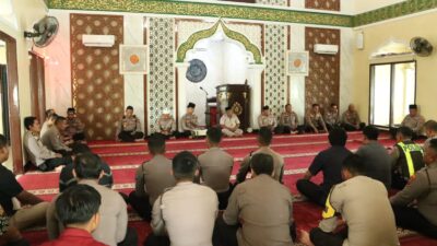 Kepolisian Resor Bangkalan menggelar kegiatan pembinaan rohani dan mental (Binrohtal) di Masjid Al Raudhatul Hidayah