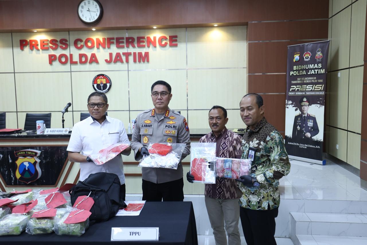 Kabid Humas Polda Jatim, Kombes Pol Jules Abraham Abast