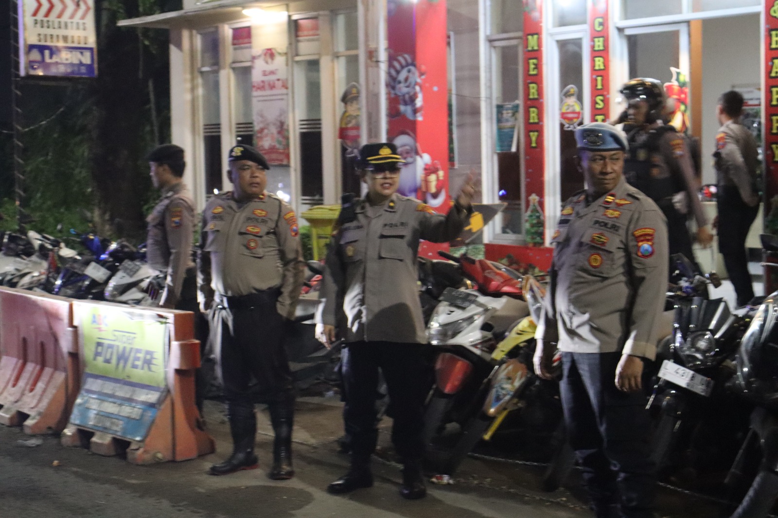 Polres Pelabuhan Tanjung Perak bergerak cepat untuk memastikan situasi kota tetap aman dan kondusif.