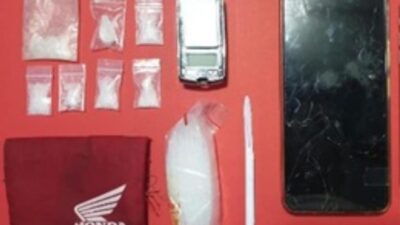Barang Bukti 7 poket sabu siap jual, timbangan dan HP
