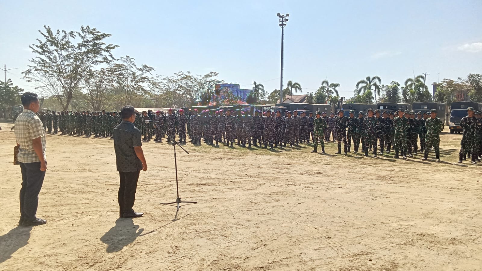 Wakil Bupati Aceh Tamiang Ismail SE.I memimpin apel pelepasan tugas Satuan TNI pada Operasi Pemulihan Pascabencana Hidrometeorologi