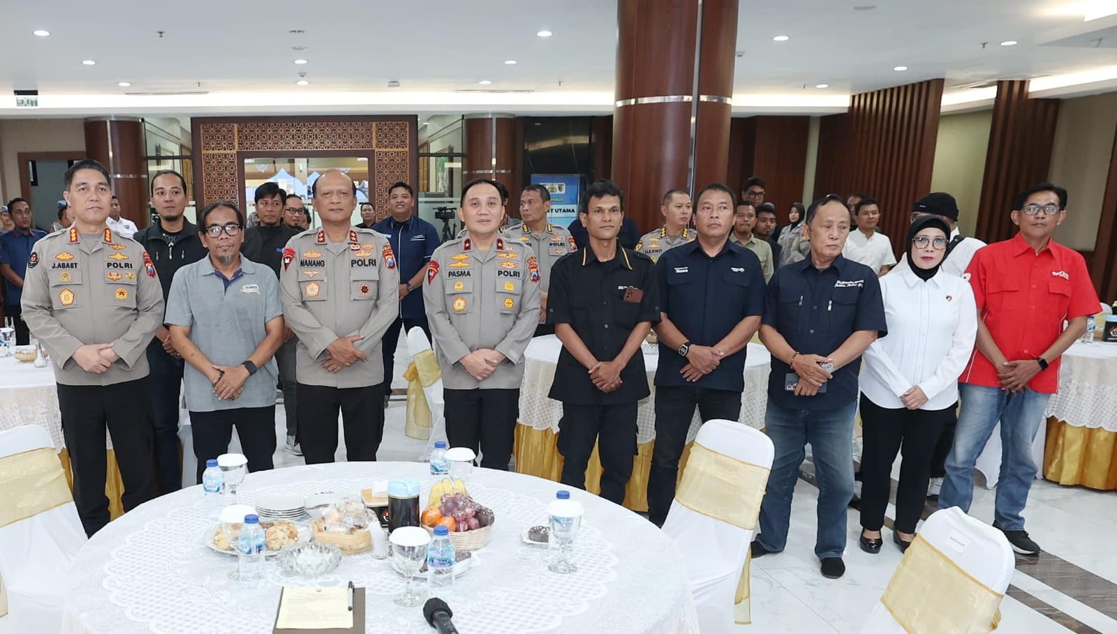 Kapolda Jatim Irjen Pol Nanang Avianto buka puasa bersama insan pers