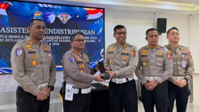 Korlantas Polri terus mendorong transformasi digital penegakan hukum lalu lintas melalui implementasi perangkat Electronic Traffic Law Enforcement (ETLE) Mobile Handheld di Polda Kalsel