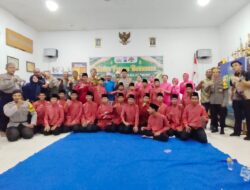 Ramadhan Penuh Berkah, Polsek Asemrowo Pererat Silaturahmi Lewat Buka Puasa dan Berbagi Santunan Anak Yatim 
