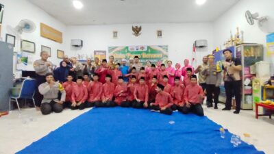 Ramadhan Penuh Berkah, Polsek Asemrowo Pererat Silaturahmi Lewat Buka Puasa dan Berbagi Santunan Anak Yatim 