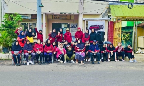 Senam Lansia Vitalage Movement dilakukan rutinitas sebulan sekali yang di ikuti oleh lansia dan semua kader se-Rukun Warga Kelurahan Simomulyo, Kecamatan Sukomanunggal Surabaya, bertempat di Balai RW 06 Simo Magersari