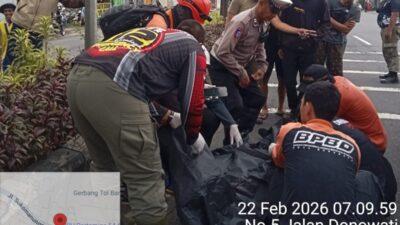 Pemotor Honda Supra Fit Hitam meninggal dunia di tempat kejadian perkara (TKP) setelah mengalami laka lantas tunggal