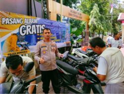 Pasang Alarm Gratis di Polsek Wonocolo Sepuluh Pendaftar Pertama Diberi Bonus Buah Durian