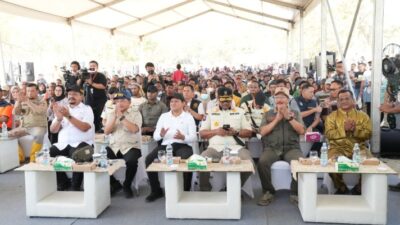 Bupati Kabupaten Aceh Tamiang, Irjen Pol. (Purn) Drs. Armia Pahmi MH bersama Menteri Dalam Negeri RI