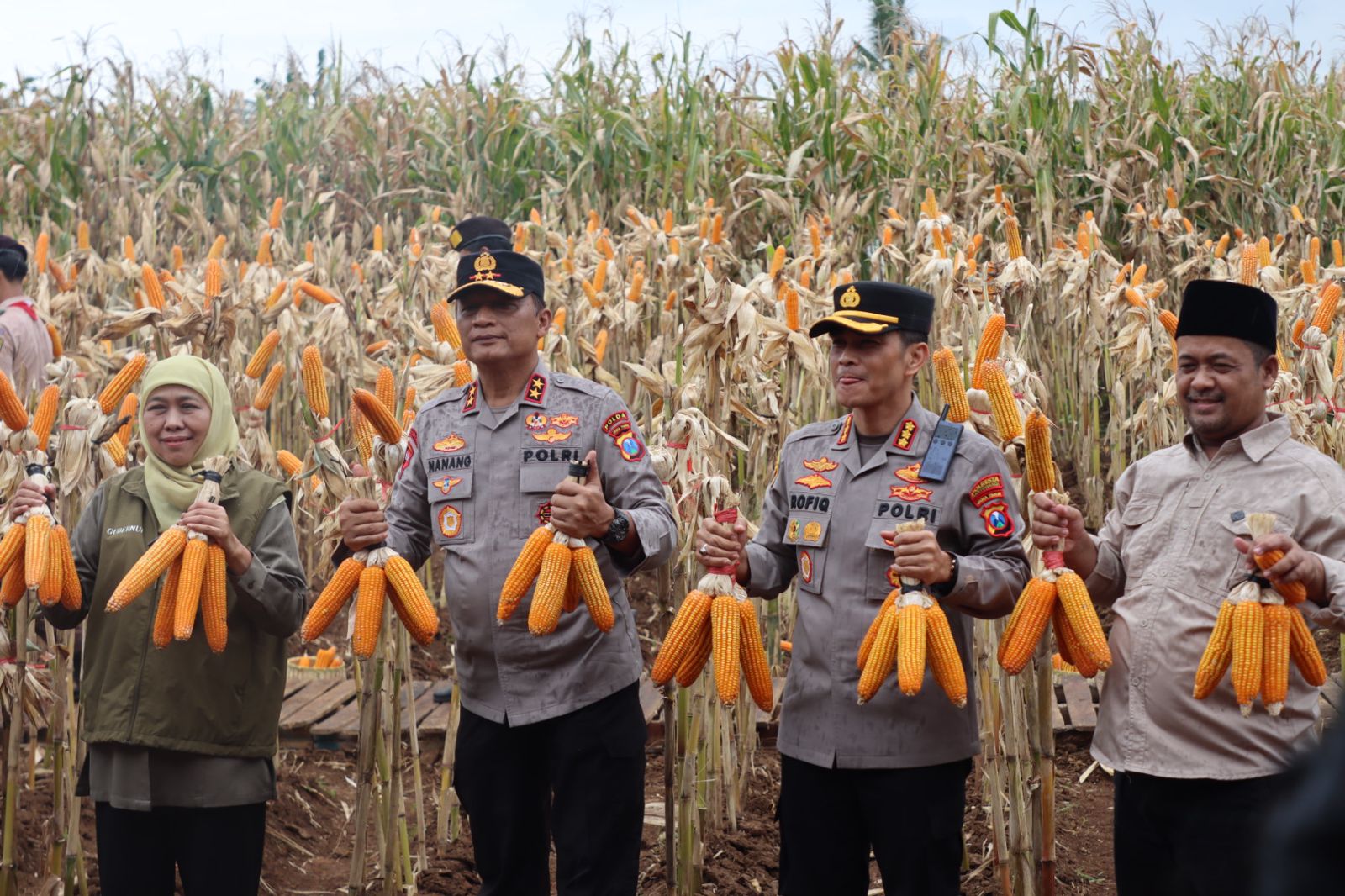 Kapolda Jawa Timur, Irjen Pol. Drs. Nanang Avianto, M.SI, bersama Gubernur Jawa Timur Khofifah Indar Parawansa