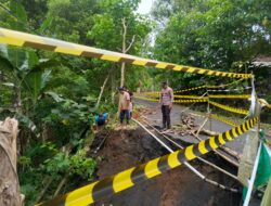 Polres Lumajang Pasang Police Line Longsor di Tempursari 