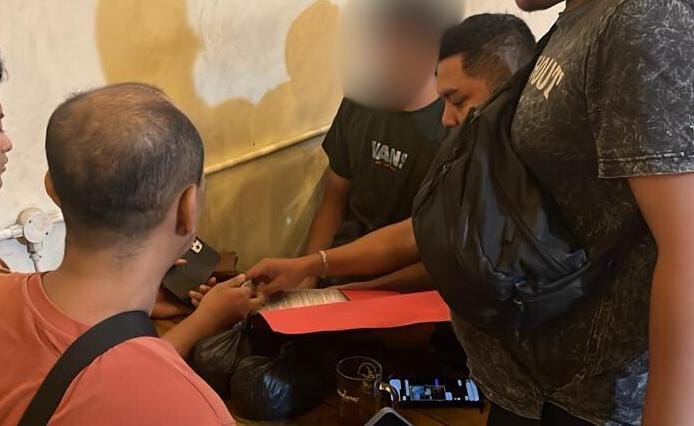 Polres Gresik Polda Jatim berhasil mengungkap kasus peredaran bahan peledak ilegal berupa serbuk petasan