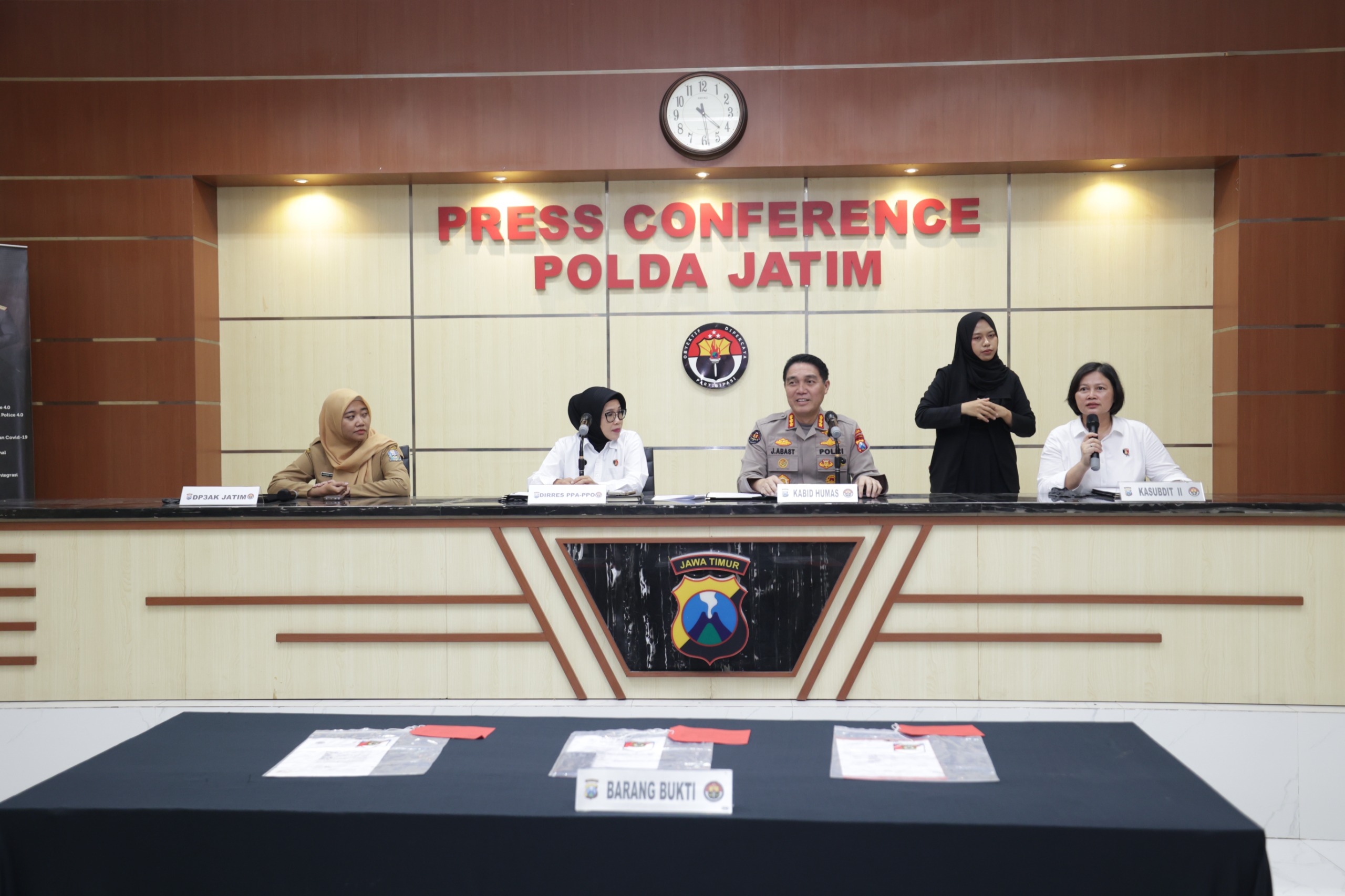 Kabid Humas Polda Jatim Kombes Pol Jules Abraham Abast