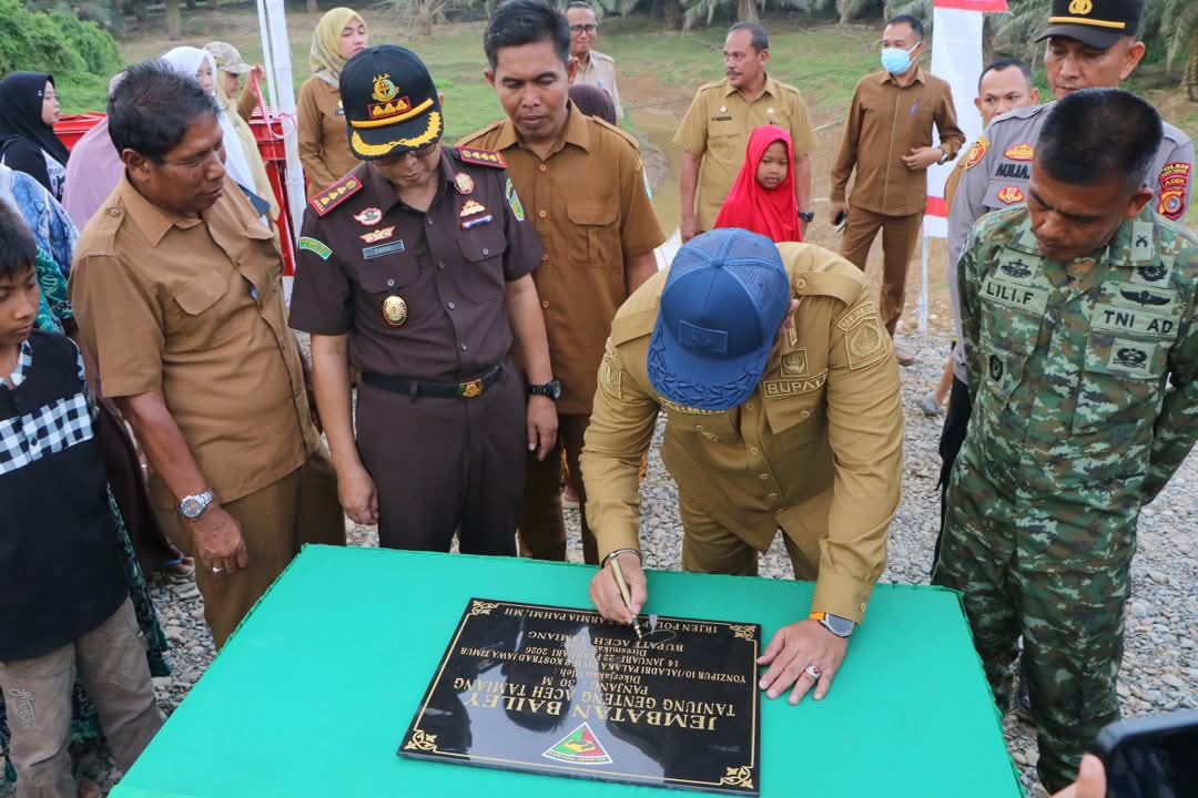 Bupati Aceh Tamiang Irjen Pol (Purn) Drs. Armia Pahmi MH