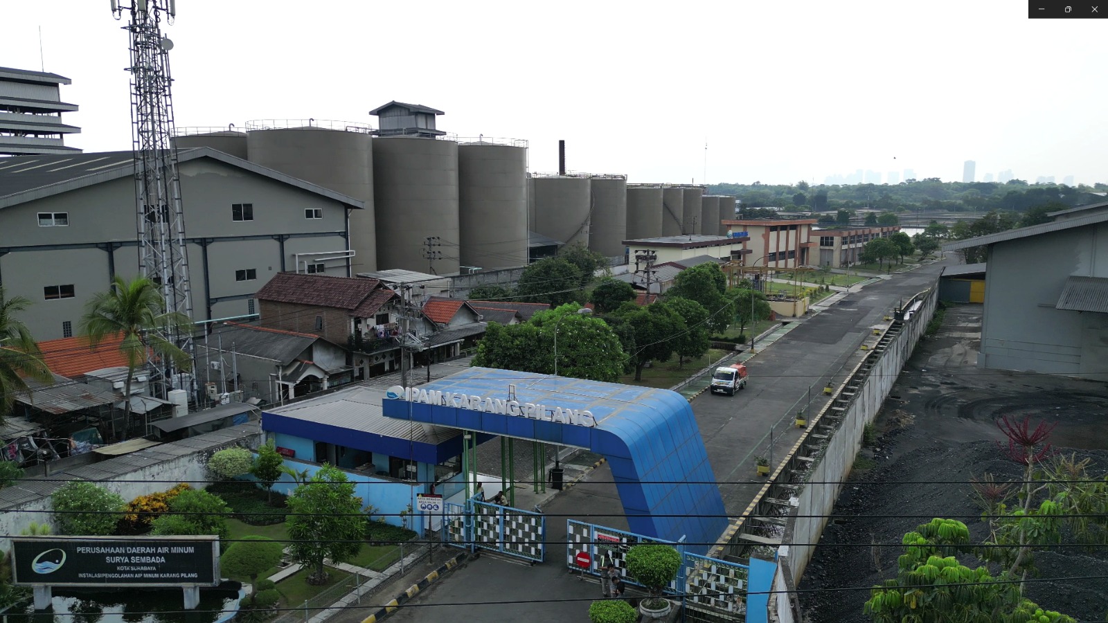 Perumda Air Minum Surya Sembada Kota Surabaya memastikan pelayanan air bersih kepada masyarakat tetap berjalan optimal menghadapi cuaca ekstrim dan libur panjang Idulfitri 2026.