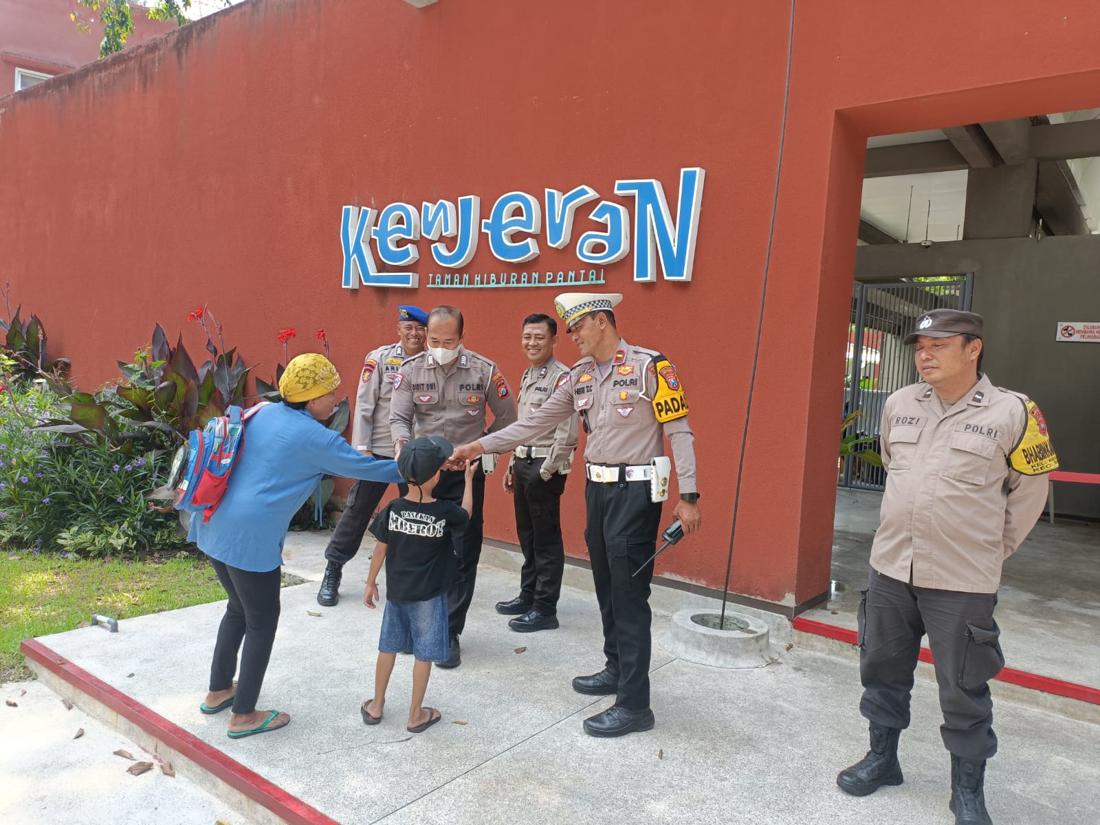 Polres Pelabuhan Tanjung Perak memperketat pengamanan objek vital dan destinasi wisata selama masa libur Lebaran Idulfitri 1447 Hijriah