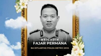 Duka menyelimuti jajaran Direktorat Lalu Lintas Polda Metro Jaya. Seorang anggota Polri, Brigadir Fajar Permana, meninggal dunia