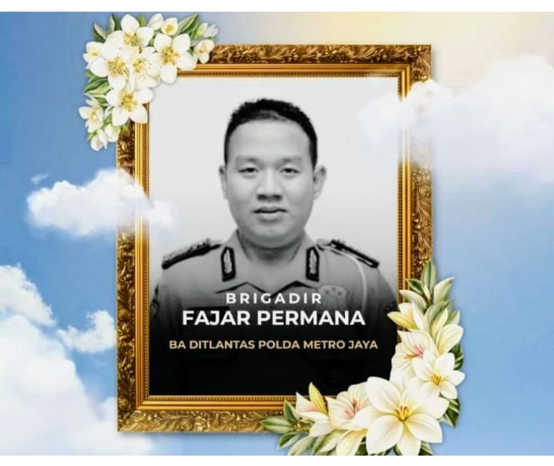 Duka menyelimuti jajaran Direktorat Lalu Lintas Polda Metro Jaya. Seorang anggota Polri, Brigadir Fajar Permana, meninggal dunia