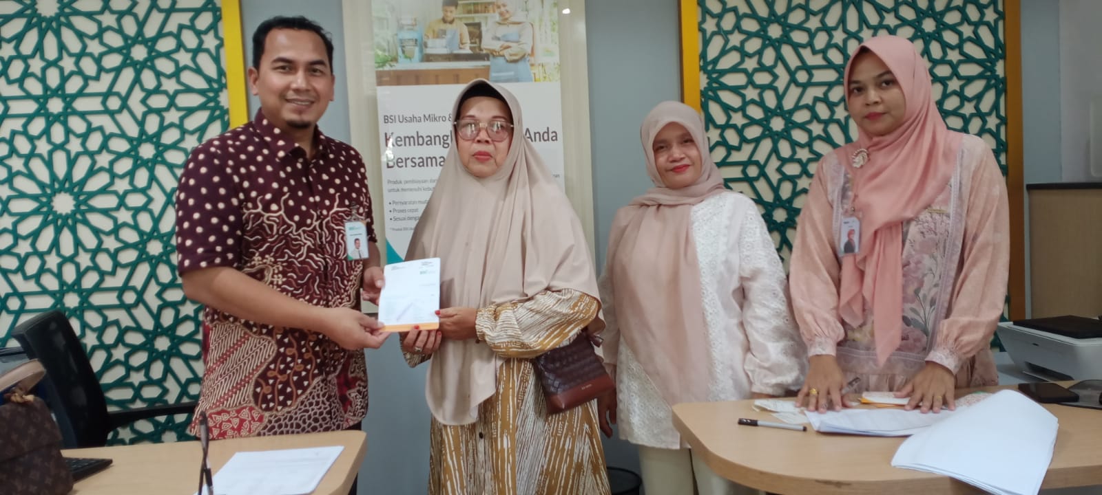 Pemerintah Kota (Pemko) Langsa melalui Badan Penanggulangan Bencana Daerah (BPBD) Kota Langsa menyalurkan bantuan perbaikan rumah rusak Tahap I