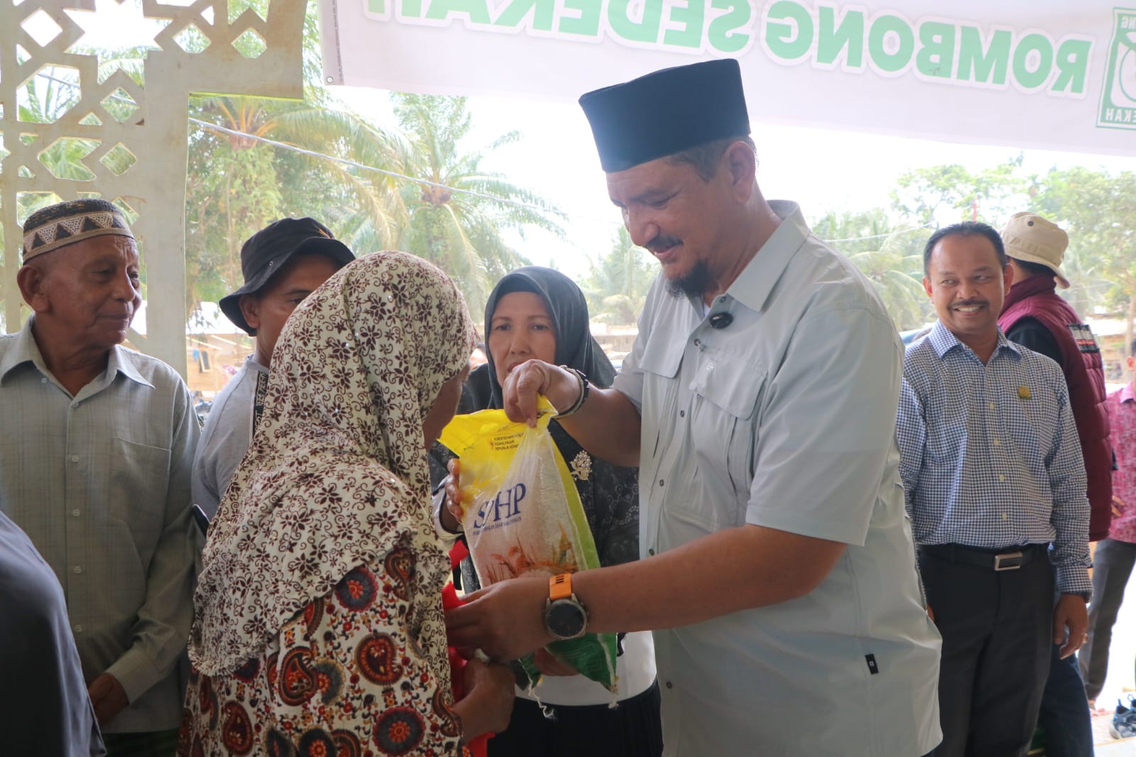 Bupati Kabupaten Aceh Tamiang Irjen Pol. (Purn) Drs. Armia Pahmi M.H