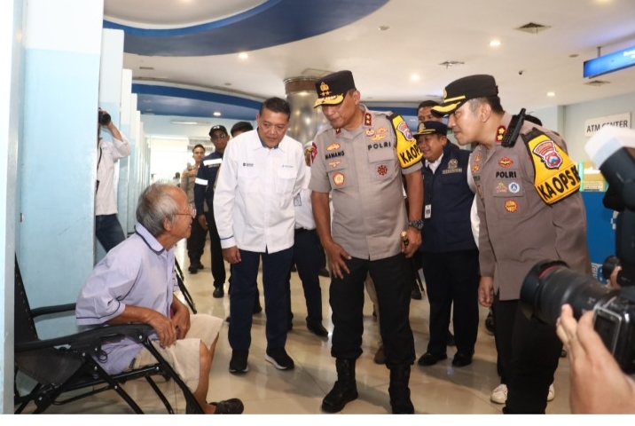 Kapolda Jawa Timur Irjen Pol Nanang Avianto didampingi para pejabat utama Polda Jatim melakukan pengecekan langsung sejumlah pos Operasi Ketupat Semeru 2026