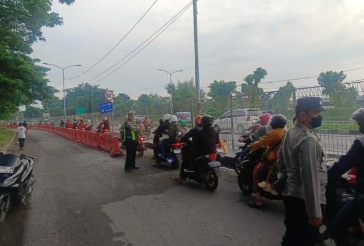 Polres Pelabuhan Tanjung Perak mengintensifkan pengamanan dan pelayanan bagi para pemudik yang hendak menyeberang ke Pulau Madura